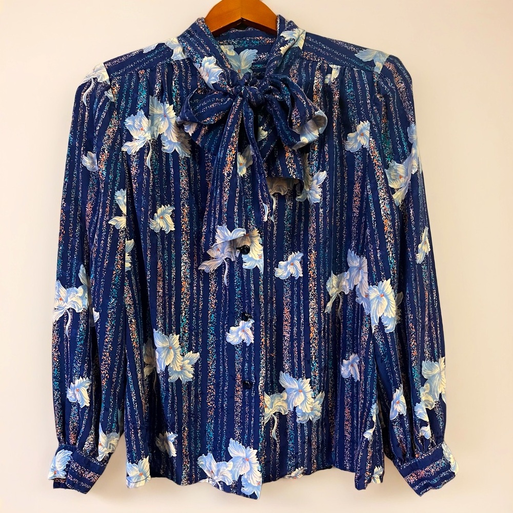 Vintage 100% Silk Tie Neck Blouse – Midnight Blue Abstract Moth & Ikat Motif S/M - Picture 4 of 13